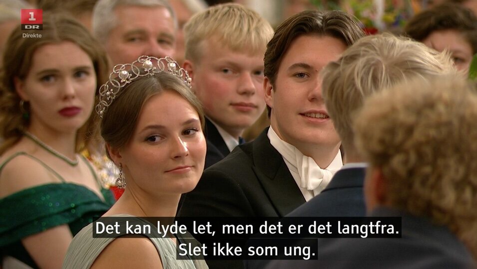 La Princesa Ingrid de Noruega se ha sentado junto al Príncipe Christian y ha lucido la tiara que recibió como regalo de cumpleaños | Foto: DR1