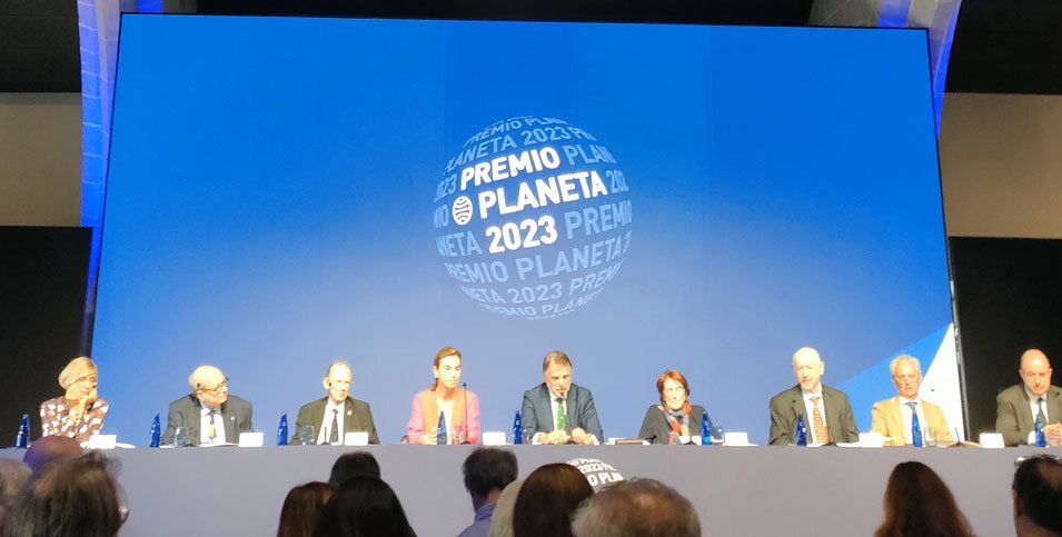José Crehueras y el jurado del Premio Planeta en la rueda de prensa del Premio Planeta 2023