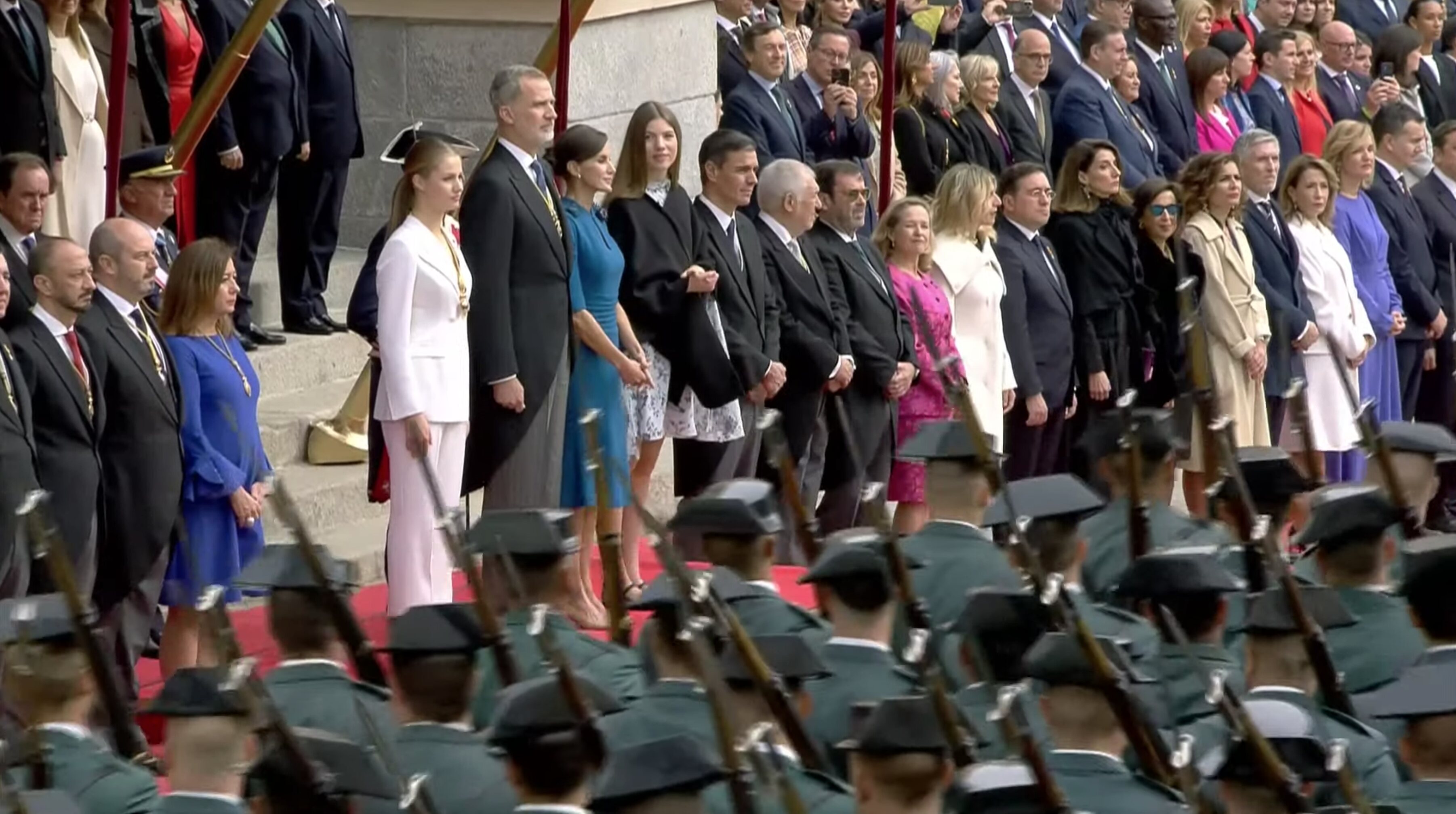 La Familia Real y el Gobierno durante el desfile militar