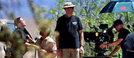 Robert Pattinson, el primero por la izquierda, filmando una secuencia de 'The Rover' / Foto: Mark Brake para Adelaida Now