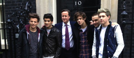 El grupo One Directo con el primer ministro británico, David Cameron