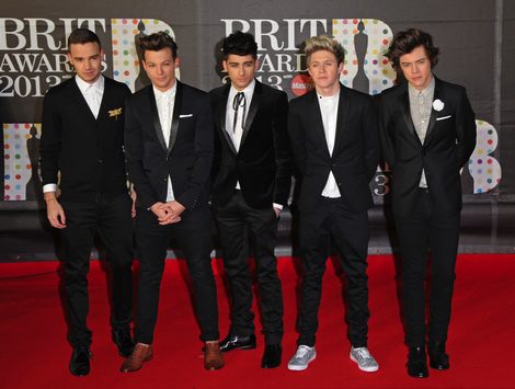 Los One Direction en la alfombra roja de los Brit Awards 2013