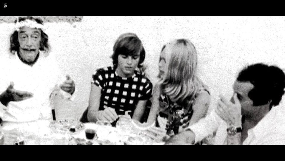 Encuentro de Miguel Bosé con Amanda Lear junto a Luis Miguel Dominguín y Salvador Dalí | Telecinco