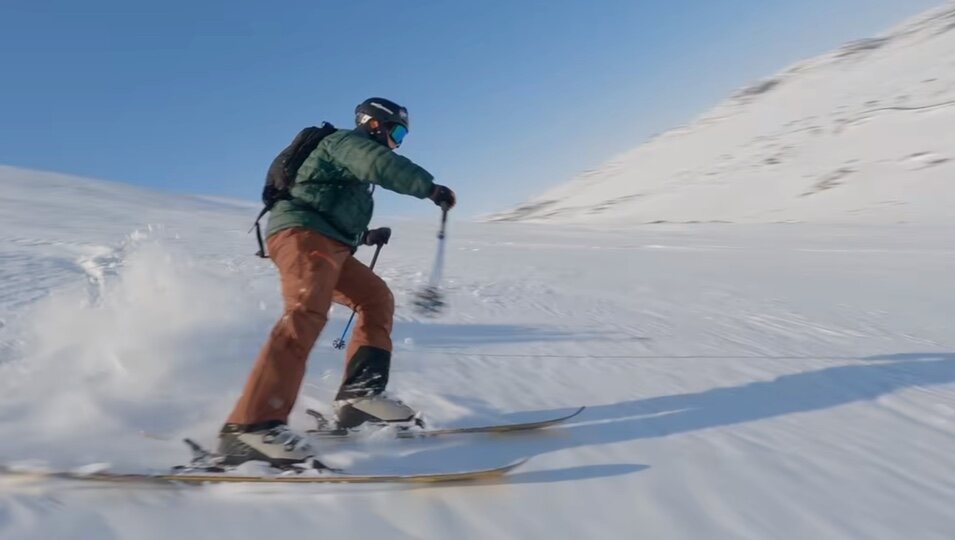 El Príncipe Sverre Magnus esquiando