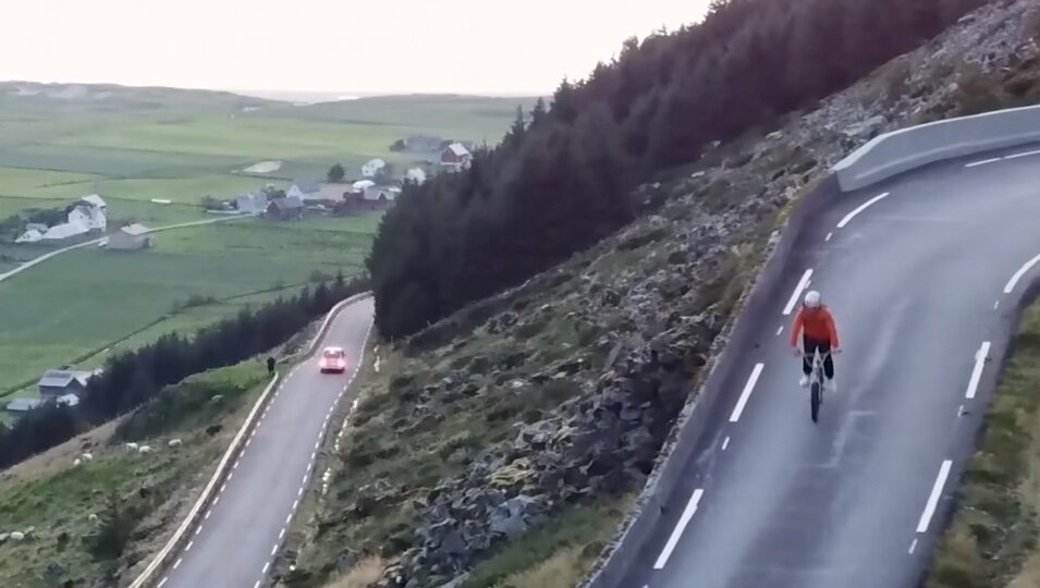Sverre Magnus de Noruega montando en bici