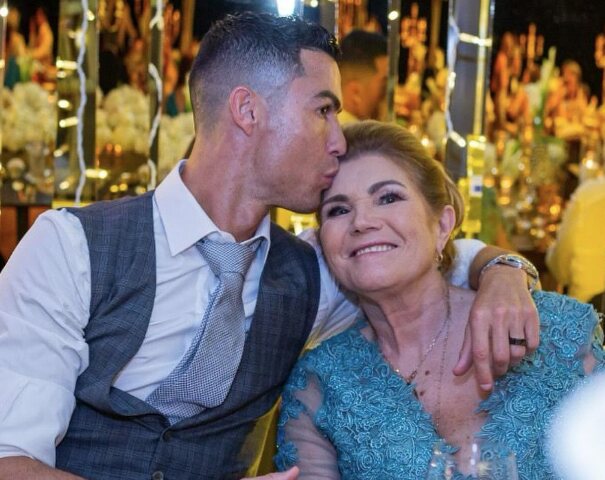 Cristiano Ronaldo y su madre celebran el año nuevo/ Foto: Instagram