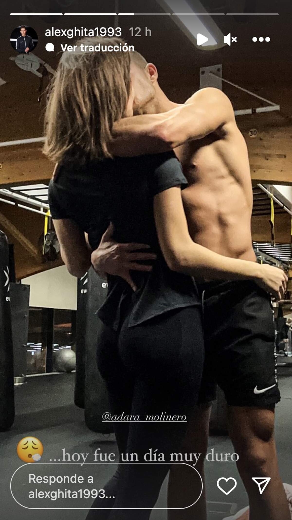 Adara y su entrenador personal confirman su romance con este beso | Foto: Instagram