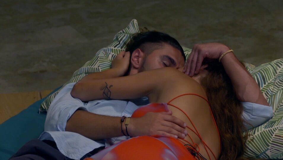 Adrián besa a Mónica | Telecinco