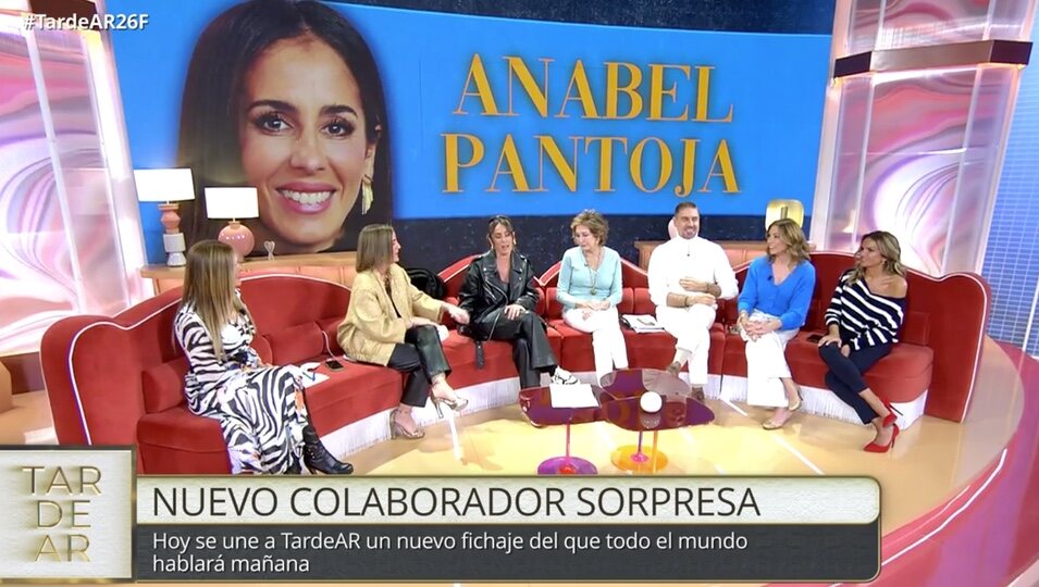Anabel Pantoja con el resto de colaboradores | Foto: telecinco.es