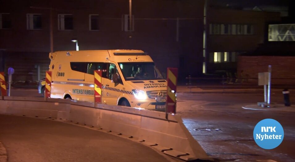 Harald de Noruega a su llegada en ambulancia al Rikshospitalet de Oslo