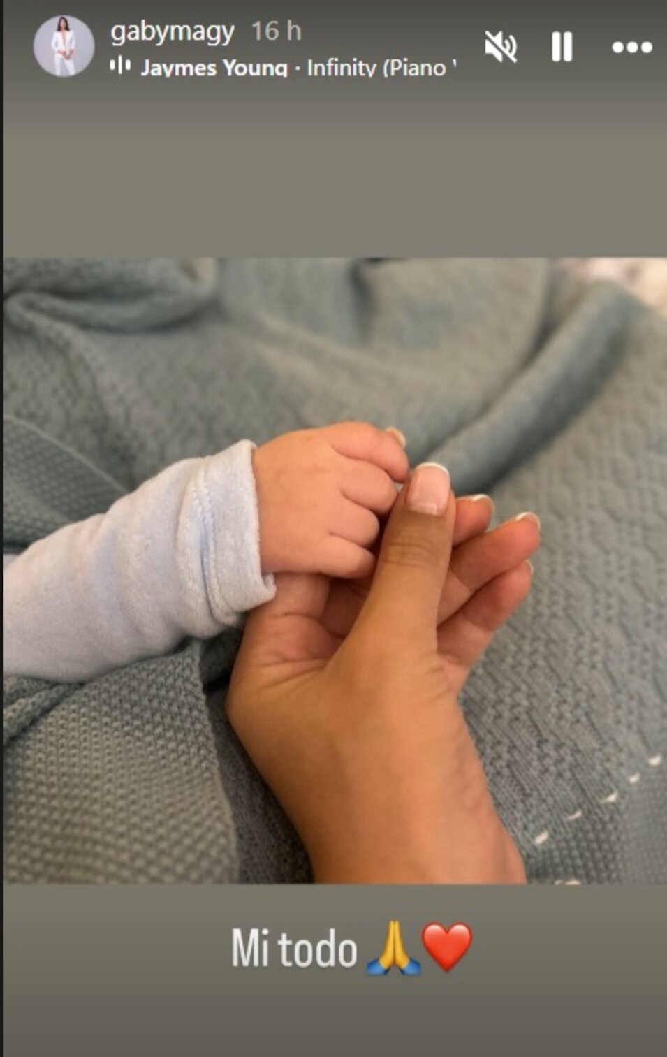 Gabriela Guillén junto a su hijo | Instagram