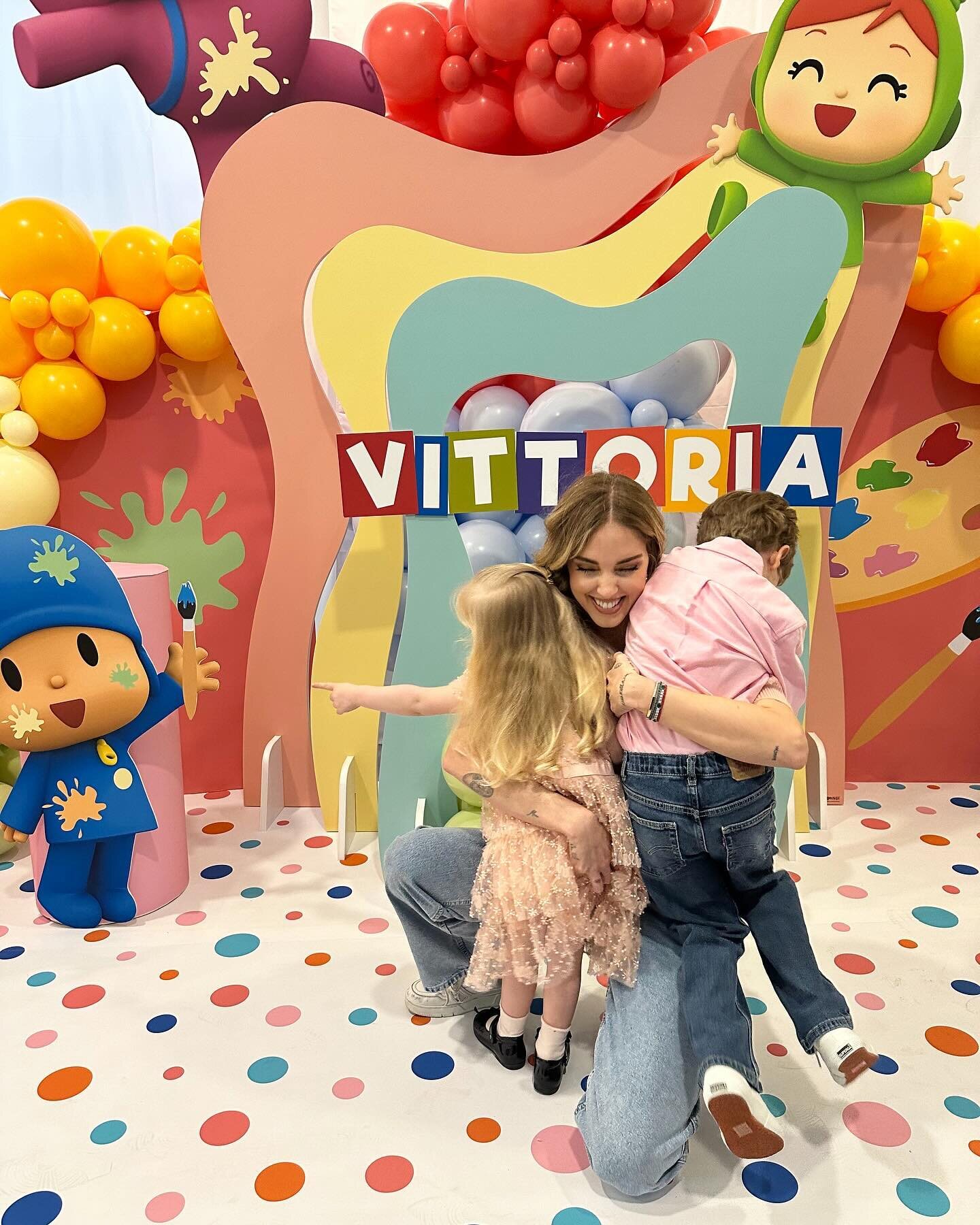 Chiara Ferragni con sus hijos en el cumpleaños de Vittoria | Foto: Instagram