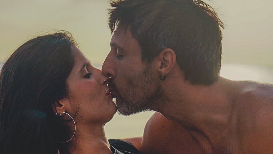 Hugo y María besándose | Instagram