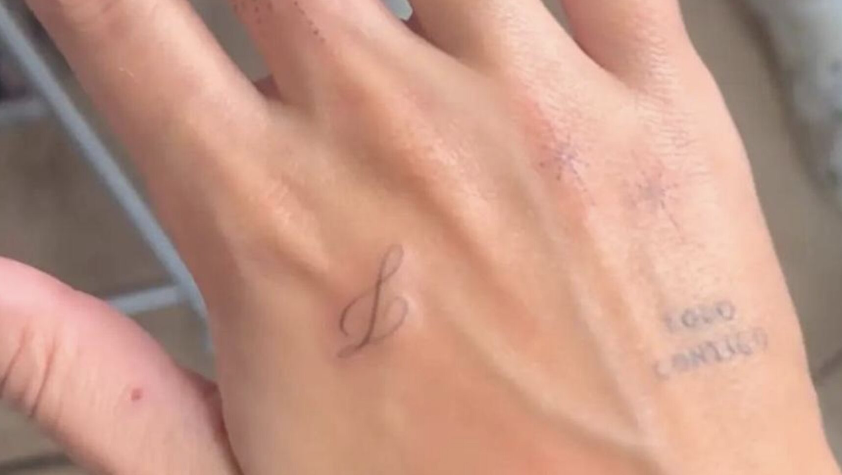 El tatuaje de Laura Escanes de la canción de Álvaro de Luna/ Foto: Instagram