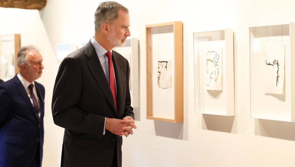 El Rey Felipe VI en la inauguración de la exposición '100 años de Eduardo Chillida con la Colección Telefónica' en Chillida Leku