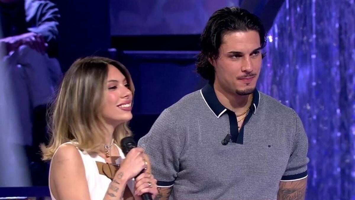 Carlo Costanzia y Alejandra Rubio hicieron su primera aparición como pareja en 'De viernes' | Foto: Telecinco.es