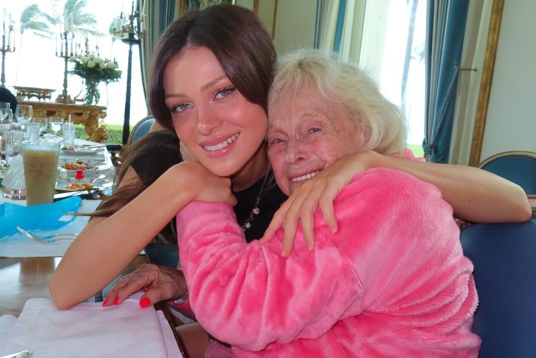Nicola Peltz con su abuela Gina/ Foto: Instagram