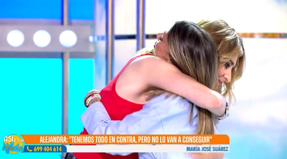 Alejandra Rubio recibe un abrazo de Sandra Barneda en 'Así es la vida'