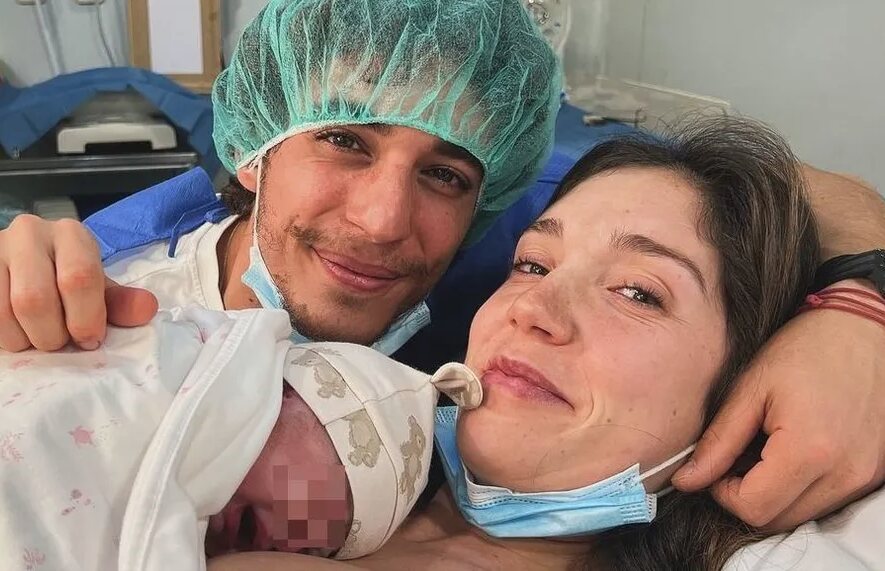 Miguel Herrán y Celia Pedraza anunciando el nacimiento de su hija María/ Foto: Instagram