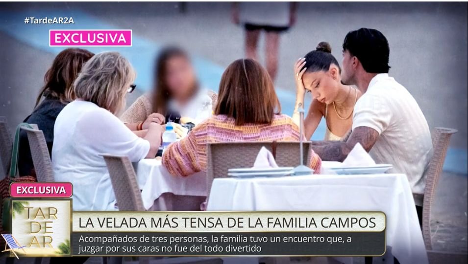 Alejandra Rubio se lleva la mano a la cabeza en la cena familiar | Telecinco