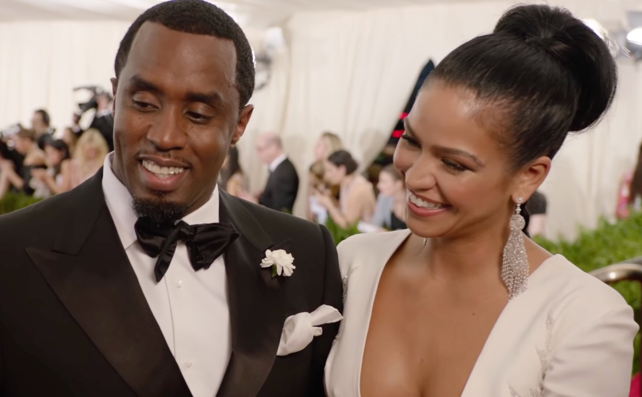 Diddy y Cassi, juntos en la Met Gala | Foto: Youtube