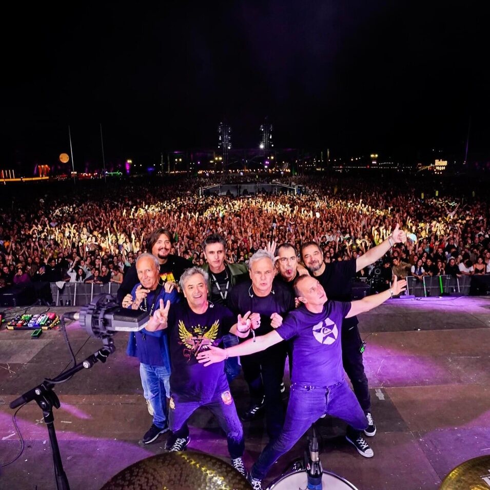 Hombres G en el escenario de El Jardín de las Delicias | Instagram