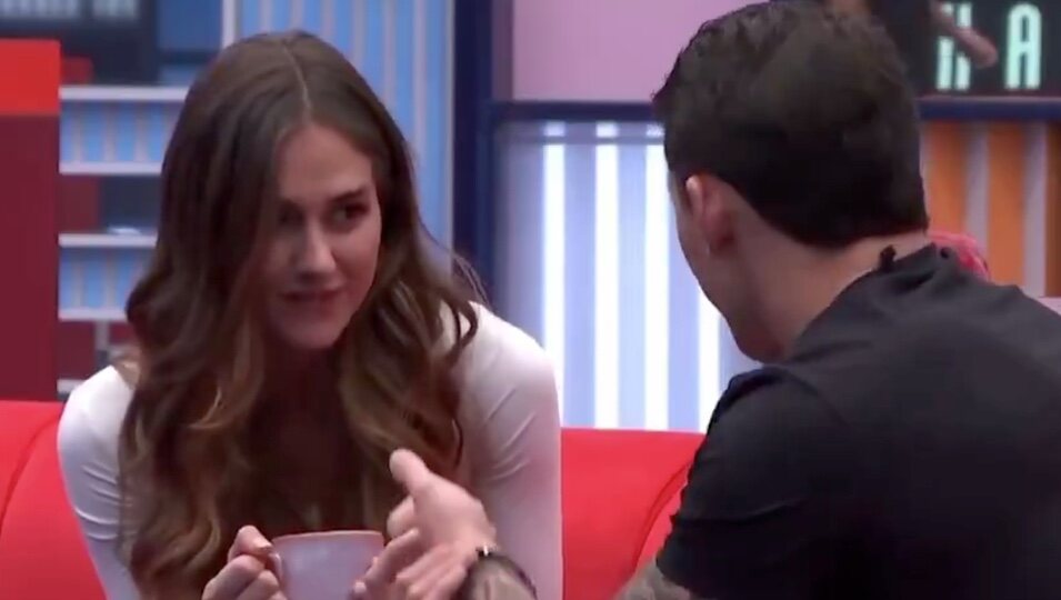 Maica y Tomasso en una primera conversación | Foto: telecinco.es