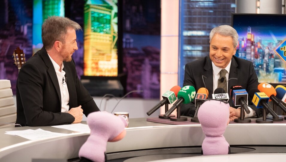 Vicente Vallés entrevistado por las hormigas/ foto 'El Hormiguero'