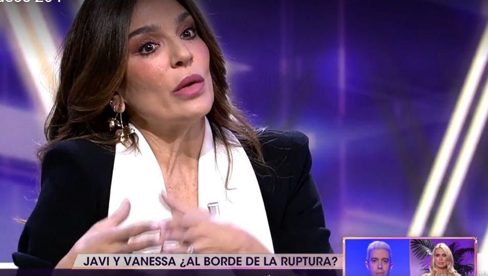 Raquel Bollo sentada en el plató de '¡De viernes!'