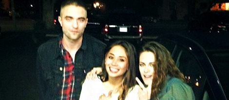 Robert Pattinson y Kristen Stewart con una fan/ Foto:Instagram