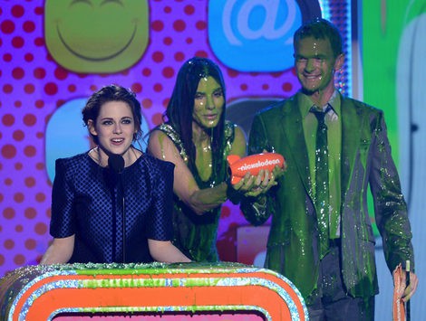 Kristen Stewart recoge el premio a Actriz Favorita