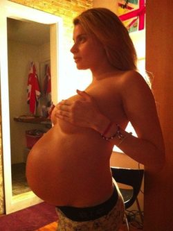 María Lapiedra embarazada y desnuda