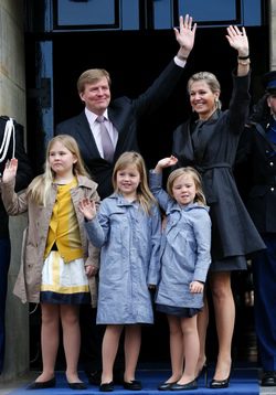 Guillermo y Máxima de Holanda con sus hijas Amalia, Alexia y Ariane
