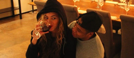 Beyoncé bebiendo vino con Jay Z