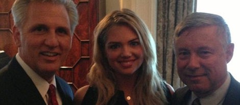 Kate Upton con Fred Upton y Kevin McCarthy 