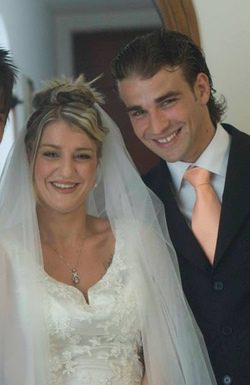 Emanuela Biondo el día de su boda con su hermano Mario