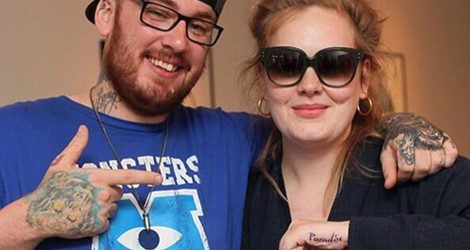 Bang Bang enseñando el nuevo tatuaje de Adele