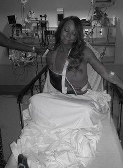 Mariah Carey en el hospital tras dislocarse el hombro / Twitter