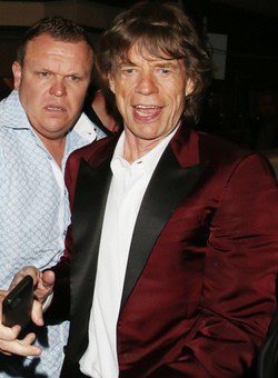 Mick Jagger llegando a su 70 cumpleaños