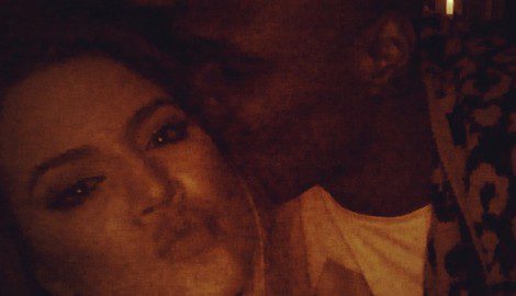 Lamar Odon besando a Khloe Kardashian
