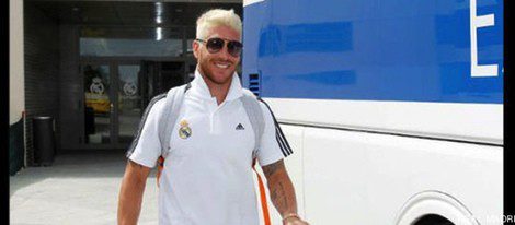 Sergio Ramos con el pelo rubio platino
