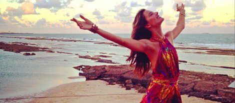 Alessandra Ambrosio posa en las playas paradisíacas