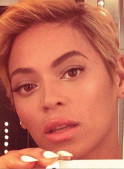 Beyoncé posa con pelo corto / Instagram