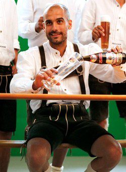 Pep Guardiola brinda vestido de bávaro