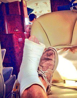 El pie lesionado de Xabi Alonso / Foto: Twitter