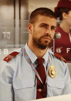 Gerard Piqué, policía de aeropuerto / Twitter