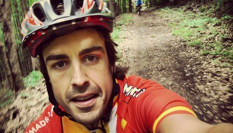 Fernando Alonso muestra su amor por el ciclismo