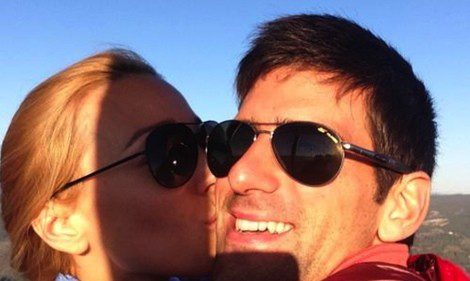 Jelena Ristic besa en la mejilla a Novak Djokovic