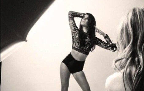 Lea Michele en la sesión de fotos para la portada de su álbum debut / Foto: Twitter