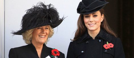 Kate Middleton y Camilla Parker Bowles recuerdan a los caídos en guerra